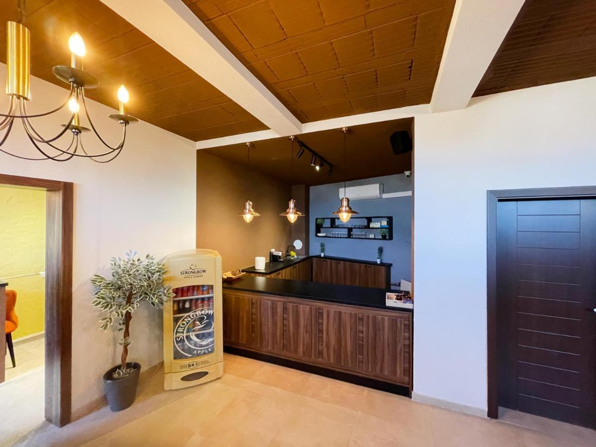 Hotel Hiserra Призрен Экстерьер фото