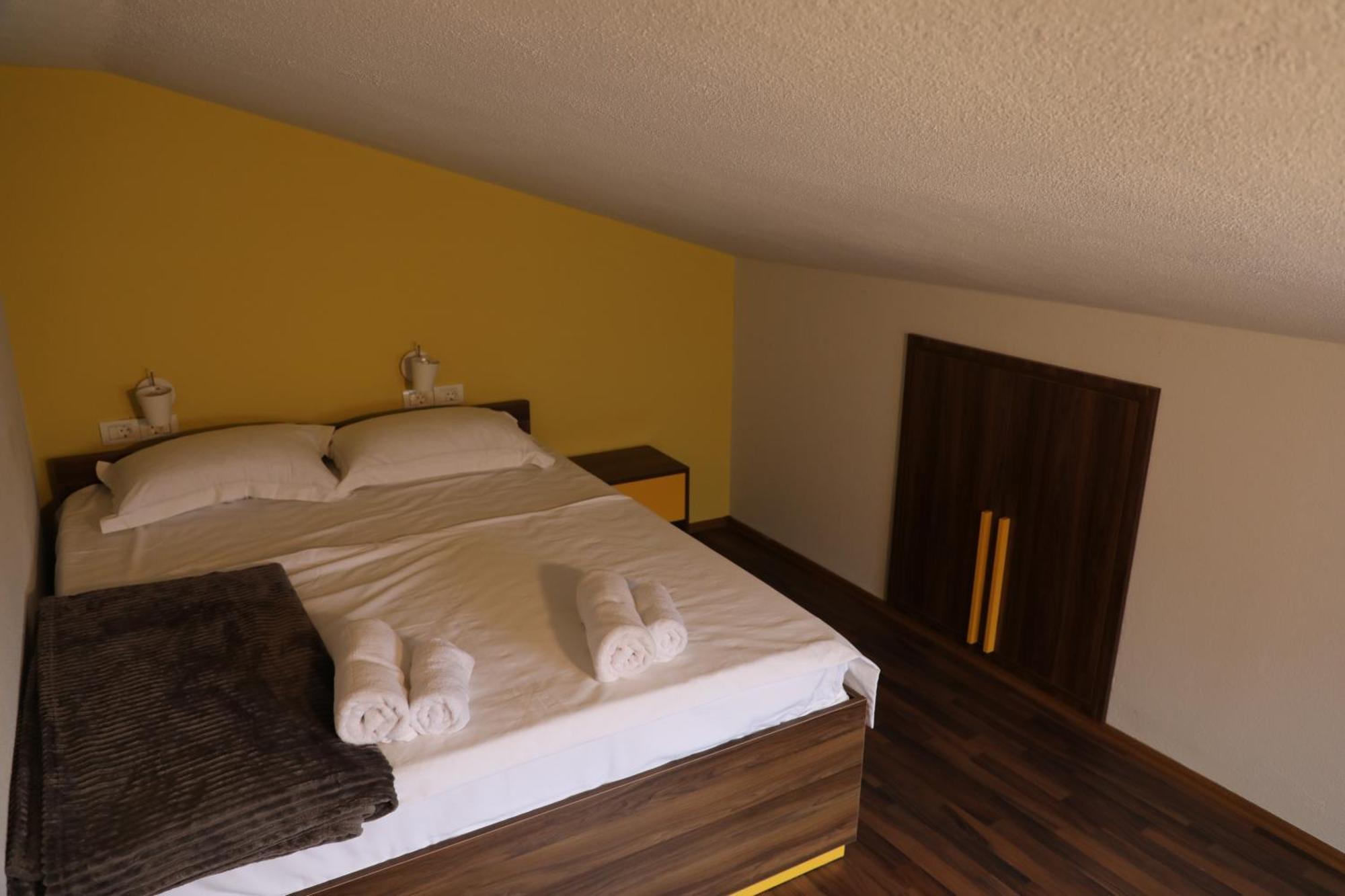 Hotel Hiserra Призрен Экстерьер фото