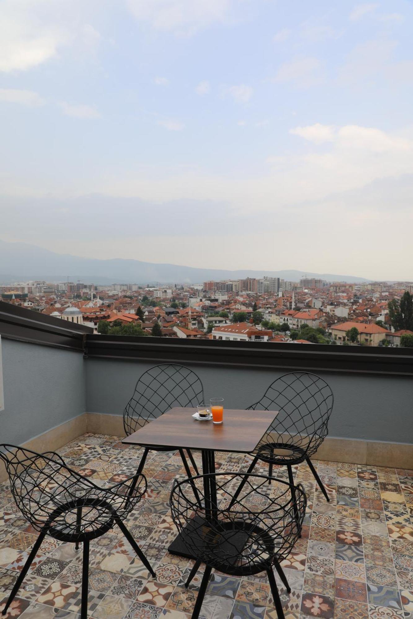 Hotel Hiserra Призрен Экстерьер фото