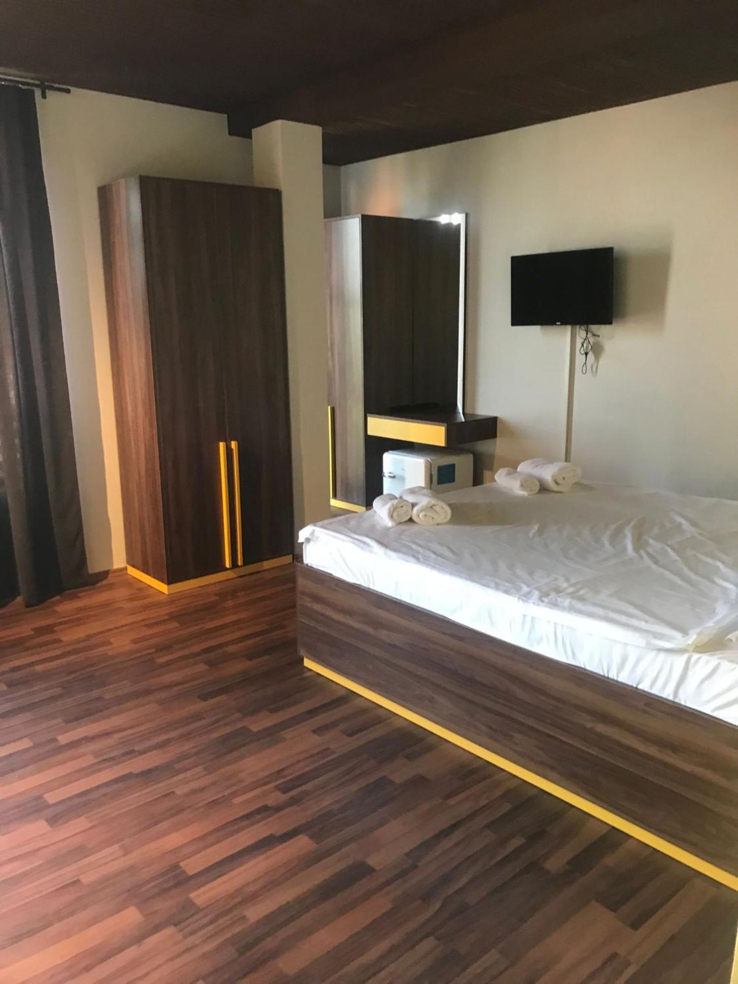 Hotel Hiserra Призрен Экстерьер фото